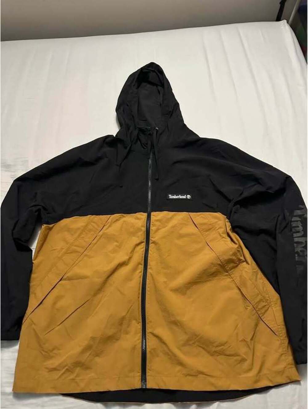Timberland Black Gold Windbreaker Jacket
Mens Size XL Used Like New $40